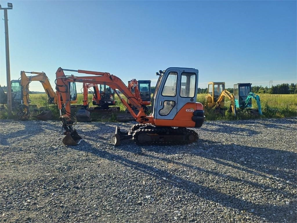 Hitachi EX35 kauhan kallistaja - Minigraver: bilde 2 Hitachi EX35 kauhan kallistaja - Minigraver: bilde 2