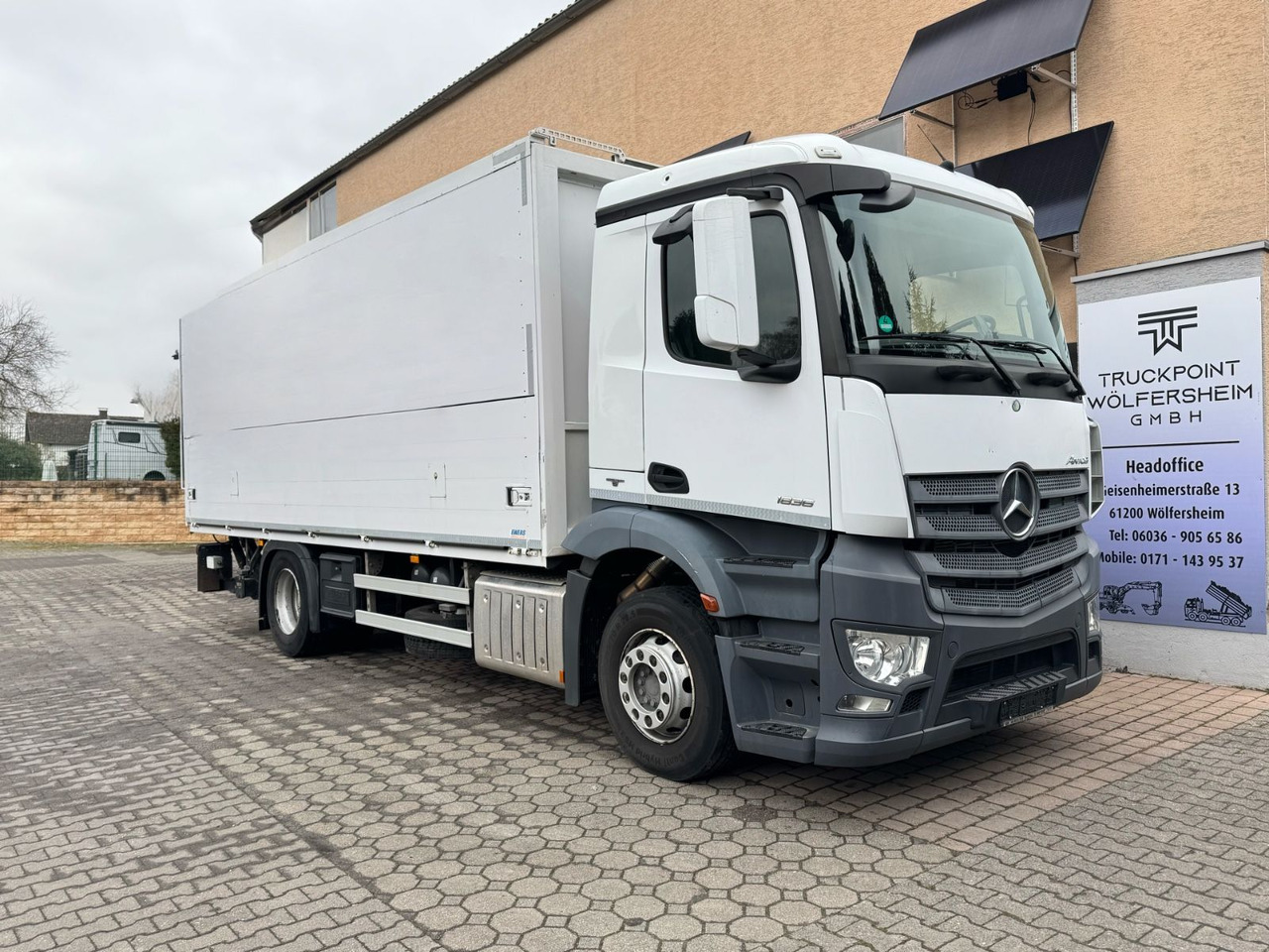 Mercedes-Benz Antos 1836L/4x2/2t.LBW/2xAHK/aus.1Hand/16.Pal. - Distribusjon av drikkevarer lastebil: bilde 1 Mercedes-Benz Antos 1836L/4x2/2t.LBW/2xAHK/aus.1Hand/16.Pal. - Distribusjon av drikkevarer lastebil: bilde 1