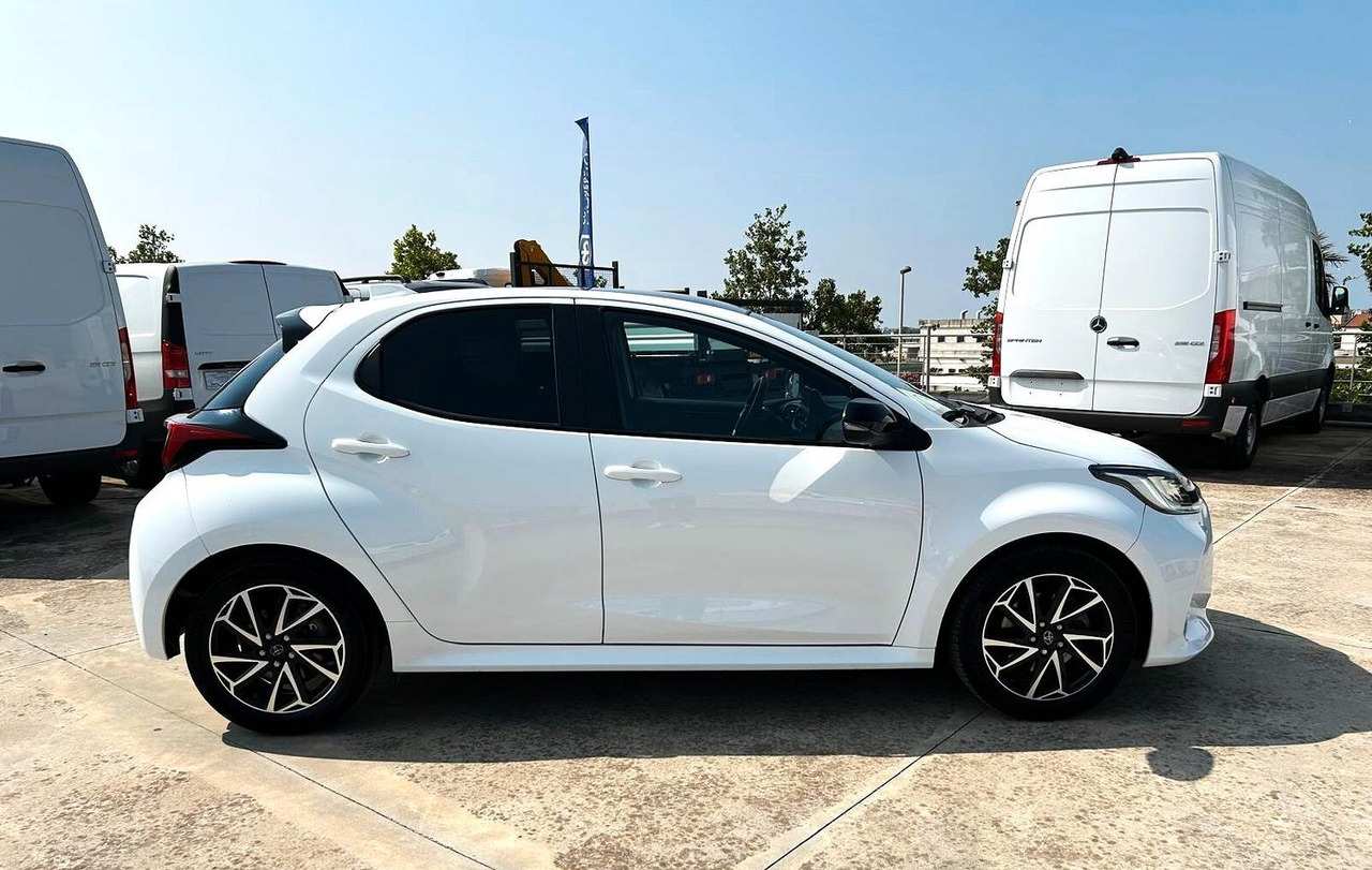 Toyota Yaris 1.5 Hybrid 5 porte Lounge - Sedan: bilde 4 Toyota Yaris 1.5 Hybrid 5 porte Lounge - Sedan: bilde 4