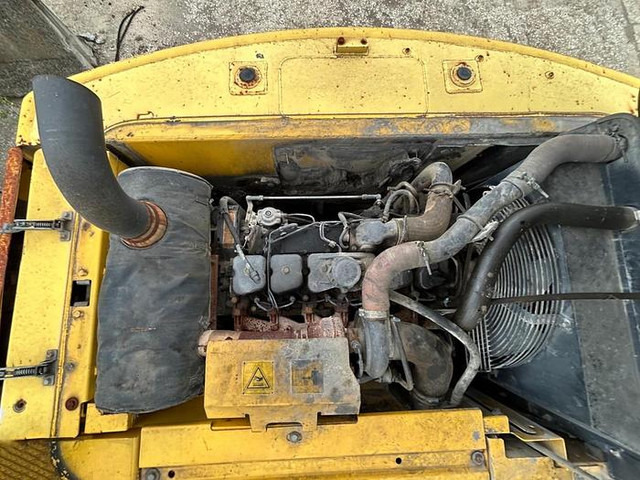 Gravemaskin New Holland E215B: bilde 10