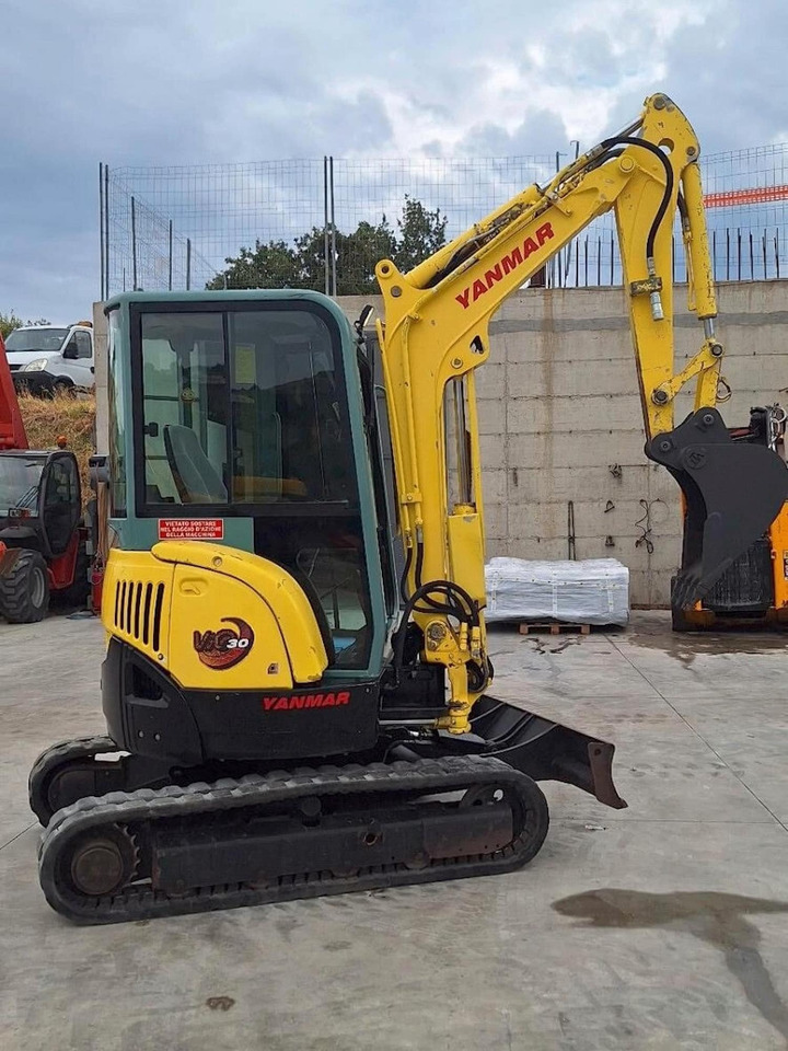 YANMAR VIO30 - Minigraver: bilde 2 YANMAR VIO30 - Minigraver: bilde 2