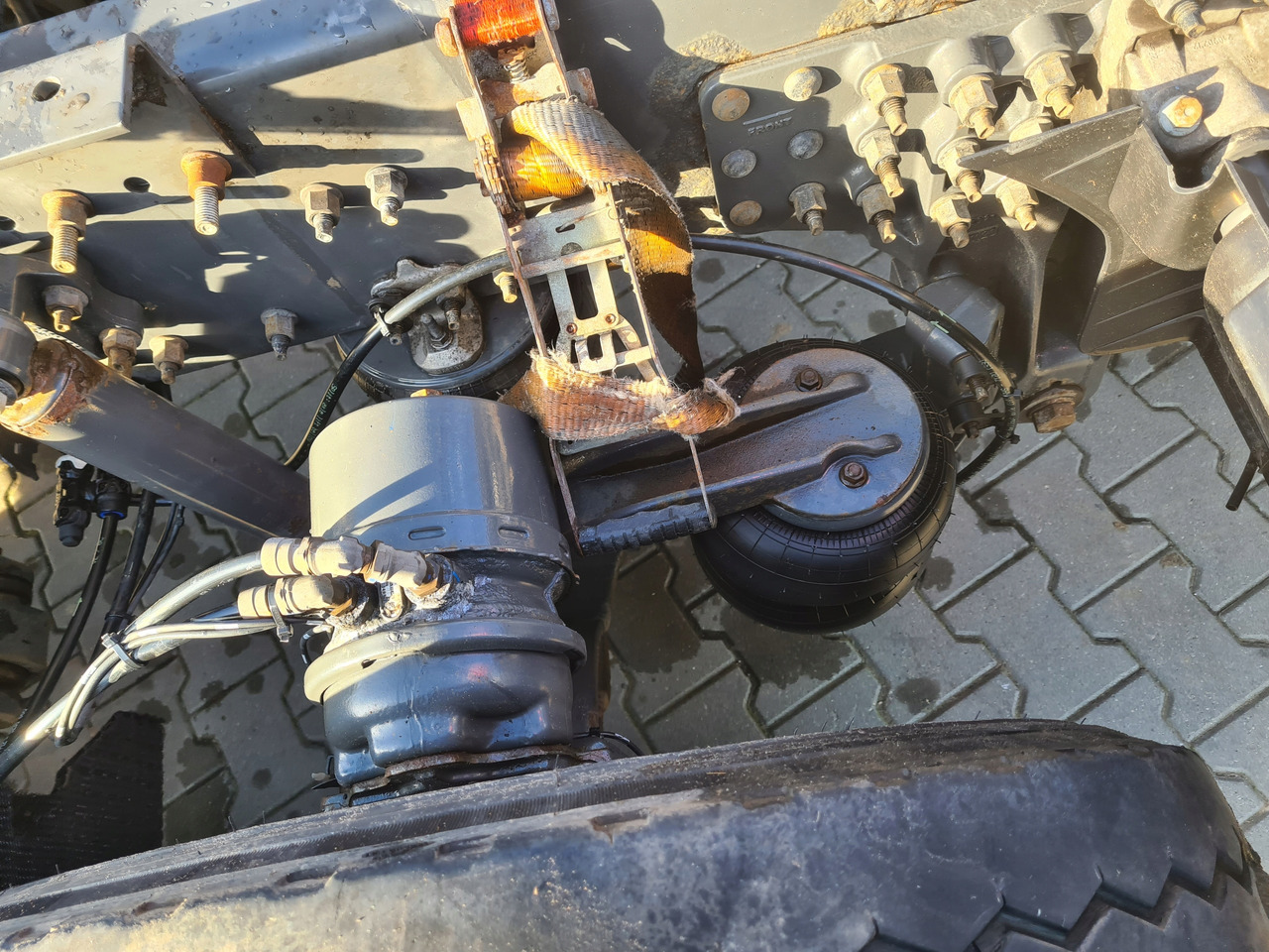 BELKA OŚ TYŁ WLECZONA PODNOSZONA KOMPLETNA RENAULT GAMA T VOLVO PUSHER 6x2 - Fjæring: bilde 3 BELKA OŚ TYŁ WLECZONA PODNOSZONA KOMPLETNA RENAULT GAMA T VOLVO PUSHER 6x2 - Fjæring: bilde 3