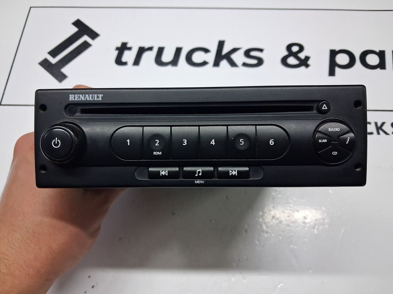 DELPHI RADIO RADIOODTWARZACZ CD 12V RENAULT PREMIUM MAGNUM MIDLUM DXI ORYGINAŁ - Førerhus og interiør for Lastebil: bilde 2 DELPHI RADIO RADIOODTWARZACZ CD 12V RENAULT PREMIUM MAGNUM MIDLUM DXI ORYGINAŁ - Førerhus og interiør for Lastebil: bilde 2