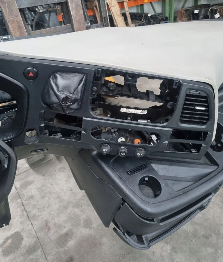 FORD KONSOLA KOMPLETNA KOKPIT DESKA ROZDZIELCZA STELAŻ FORD F-MAX EURO 6 - Instrumentpanel for Lastebil: bilde 2 FORD KONSOLA KOMPLETNA KOKPIT DESKA ROZDZIELCZA STELAŻ FORD F-MAX EURO 6 - Instrumentpanel for Lastebil: bilde 2