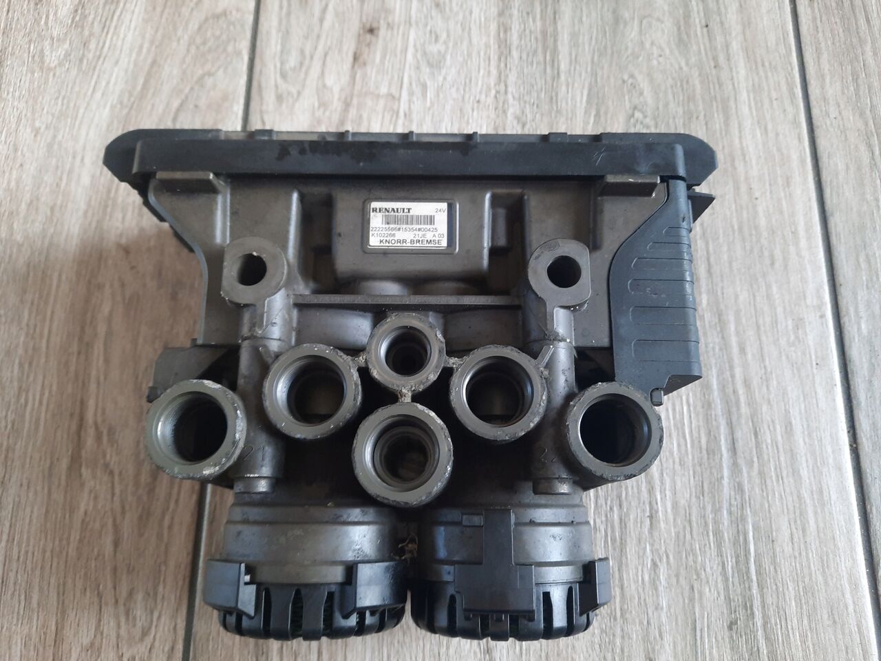 KNORR-BREMSE ZAWÓR EBS TYLNY TYŁ RENAULT GAMA RANGE T RANGE - Bremseventil for Lastebil: bilde 1 KNORR-BREMSE ZAWÓR EBS TYLNY TYŁ RENAULT GAMA RANGE T RANGE - Bremseventil for Lastebil: bilde 1