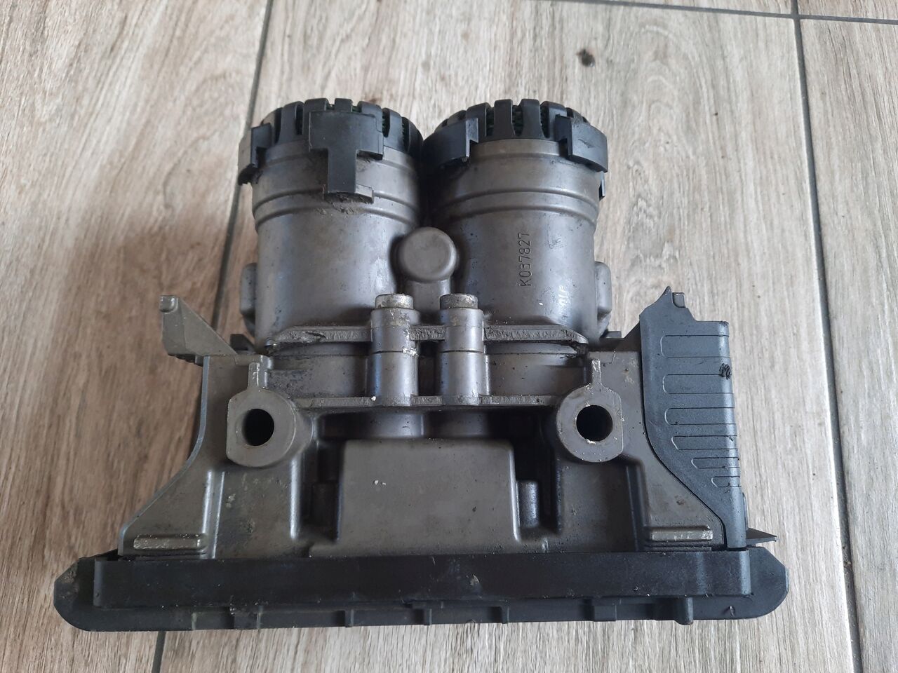 KNORR-BREMSE ZAWÓR EBS TYLNY TYŁ RENAULT GAMA RANGE T RANGE - Bremseventil for Lastebil: bilde 2 KNORR-BREMSE ZAWÓR EBS TYLNY TYŁ RENAULT GAMA RANGE T RANGE - Bremseventil for Lastebil: bilde 2