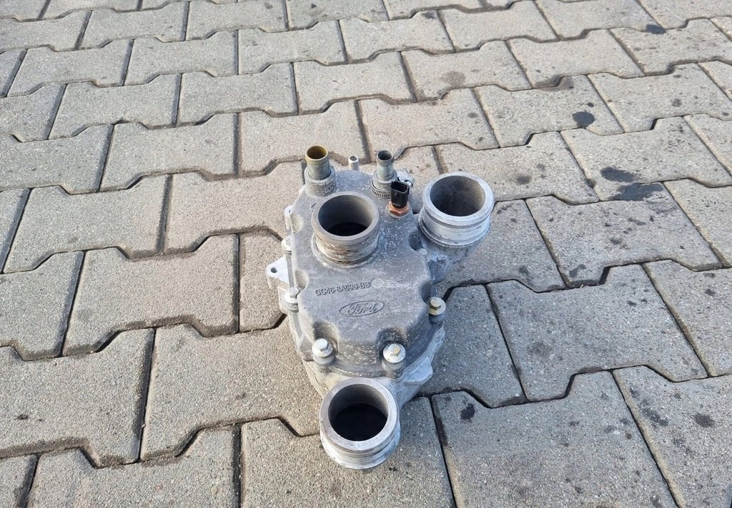 OBUDOWA TERMOSTATU FORD F-MAX 500 TRUCKS GC46 9K457 GC46 8A598 - Kjølesystem: bilde 4 OBUDOWA TERMOSTATU FORD F-MAX 500 TRUCKS GC46 9K457 GC46 8A598 - Kjølesystem: bilde 4