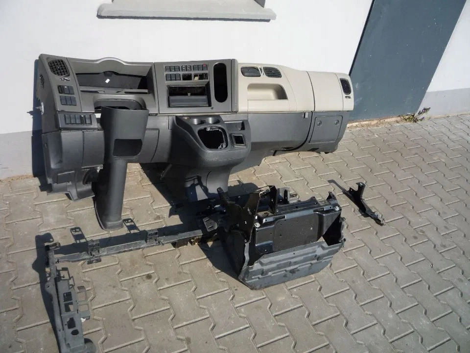 RENAULT KONSOLA DESKA ROZDZIELCZA PRZEKŁADKA ANGLIKA RENAULT MIDLUM DXI EURO 5 - Instrumentpanel for Lastebil: bilde 1 RENAULT KONSOLA DESKA ROZDZIELCZA PRZEKŁADKA ANGLIKA RENAULT MIDLUM DXI EURO 5 - Instrumentpanel for Lastebil: bilde 1