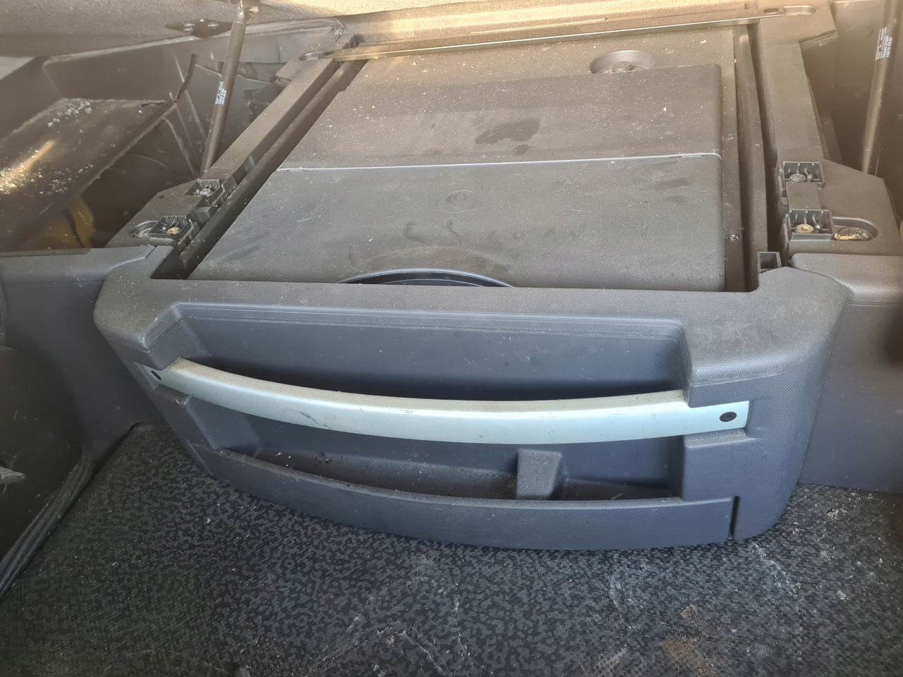 RENAULT LODÓWKA CHŁODZIARKA ORYGINAŁ RENAULT GAMA T RANGE ŚREDNIA KABINA - Førerhus og interiør for Lastebil: bilde 1 RENAULT LODÓWKA CHŁODZIARKA ORYGINAŁ RENAULT GAMA T RANGE ŚREDNIA KABINA - Førerhus og interiør for Lastebil: bilde 1