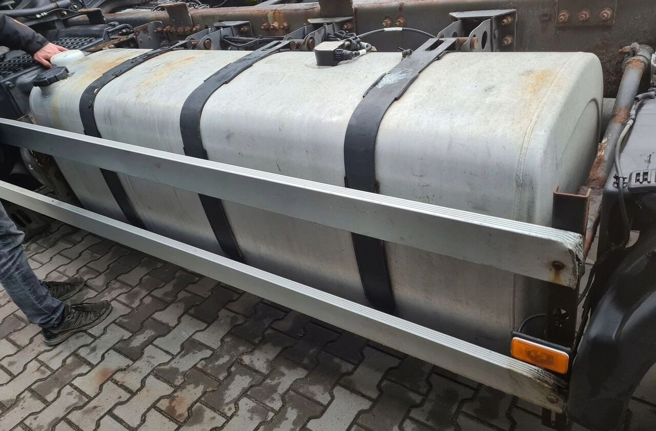 Renault PREMIUM MAGNUM DXI GAMA T VOLVO FH 13 4 180X70X70 1 Renault RENAULT PREMIUM MAGNUM DXI GAMA T VOLVO FH 13 4 - Drivstofftank for Lastebil: bilde 1 Renault PREMIUM MAGNUM DXI GAMA T VOLVO FH 13 4 180X70X70 1 Renault RENAULT PREMIUM MAGNUM DXI GAMA T VOLVO FH 13 4 - Drivstofftank for Lastebil: bilde 1