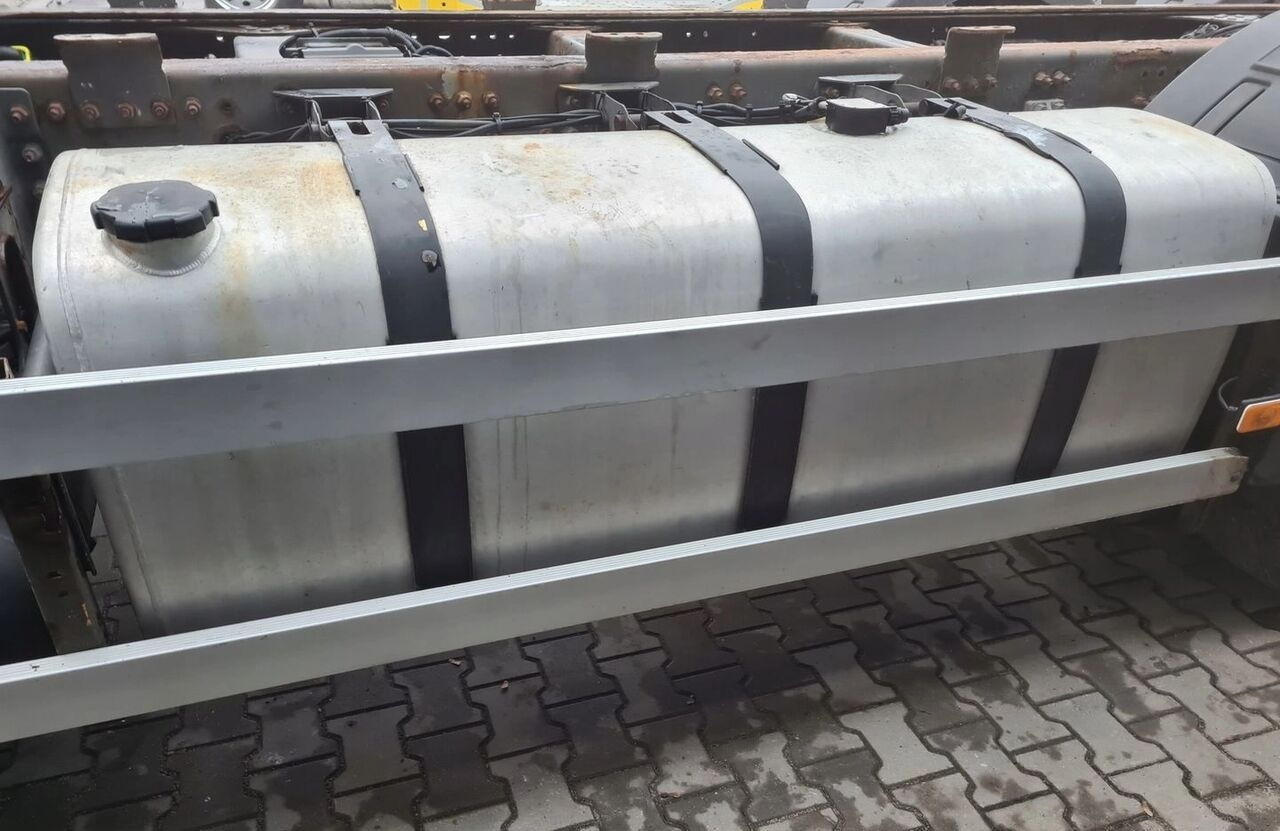 Renault PREMIUM MAGNUM DXI GAMA T VOLVO FH 13 4 180X70X70 1 Renault RENAULT PREMIUM MAGNUM DXI GAMA T VOLVO FH 13 4 - Drivstofftank for Lastebil: bilde 5 Renault PREMIUM MAGNUM DXI GAMA T VOLVO FH 13 4 180X70X70 1 Renault RENAULT PREMIUM MAGNUM DXI GAMA T VOLVO FH 13 4 - Drivstofftank for Lastebil: bilde 5