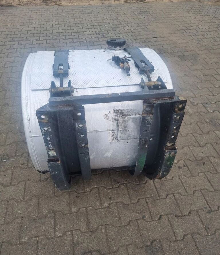 Renault PREMIUM MAGNUM DXI VOLVO FH FM 9 12 13 16 4 80 X 70. Renault RENAULT PREMIUM MAGNUM DXI VOLVO FH FM 9 12 13 16 4 - Drivstofftank for Lastebil: bilde 1 Renault PREMIUM MAGNUM DXI VOLVO FH FM 9 12 13 16 4 80 X 70. Renault RENAULT PREMIUM MAGNUM DXI VOLVO FH FM 9 12 13 16 4 - Drivstofftank for Lastebil: bilde 1