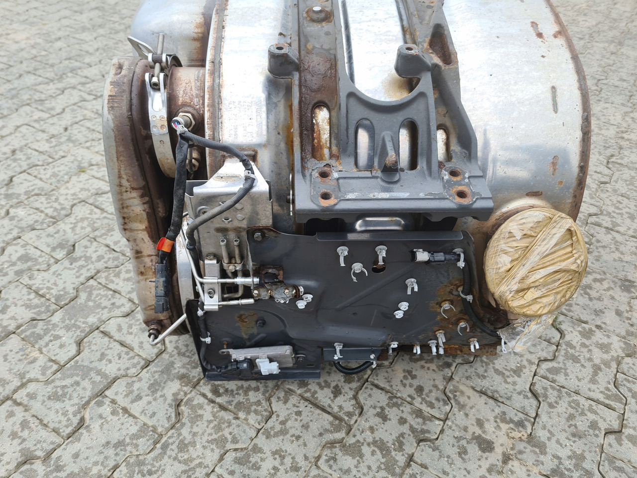 VOLVO KATALIZATOR TŁUMIK DPF FILTR KOMPLETNY VOLVO FH 4 FM 4 RENAULT GAMA T RANGE - Katalysator: bilde 3 VOLVO KATALIZATOR TŁUMIK DPF FILTR KOMPLETNY VOLVO FH 4 FM 4 RENAULT GAMA T RANGE - Katalysator: bilde 3