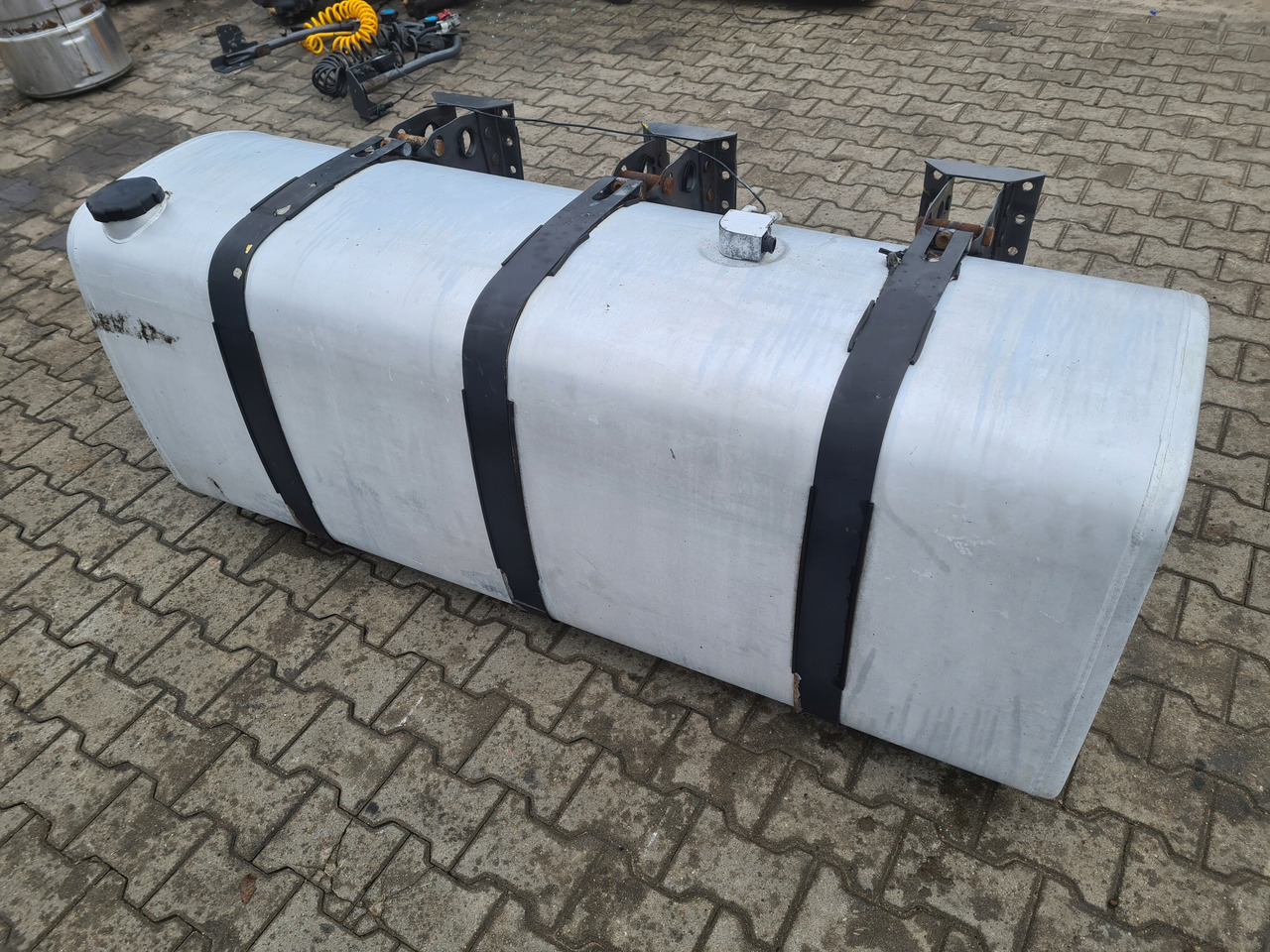 VOLVO ZBIORNIK PALIWA RENAULT PREMIUM MAGNUM DXI GAMA T VOLVO FH 13 4 180X70X70 - Drivstofftank for Lastebil: bilde 1 VOLVO ZBIORNIK PALIWA RENAULT PREMIUM MAGNUM DXI GAMA T VOLVO FH 13 4 180X70X70 - Drivstofftank for Lastebil: bilde 1