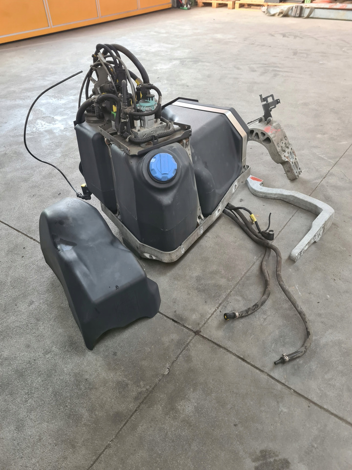 VOLVO ZBIORNIK POMPA WIĄZKA ADBLUE KOMPLET RENAULT GAMA T VOLVO FH 4 FM 4 - AdBlue tank: bilde 1 VOLVO ZBIORNIK POMPA WIĄZKA ADBLUE KOMPLET RENAULT GAMA T VOLVO FH 4 FM 4 - AdBlue tank: bilde 1