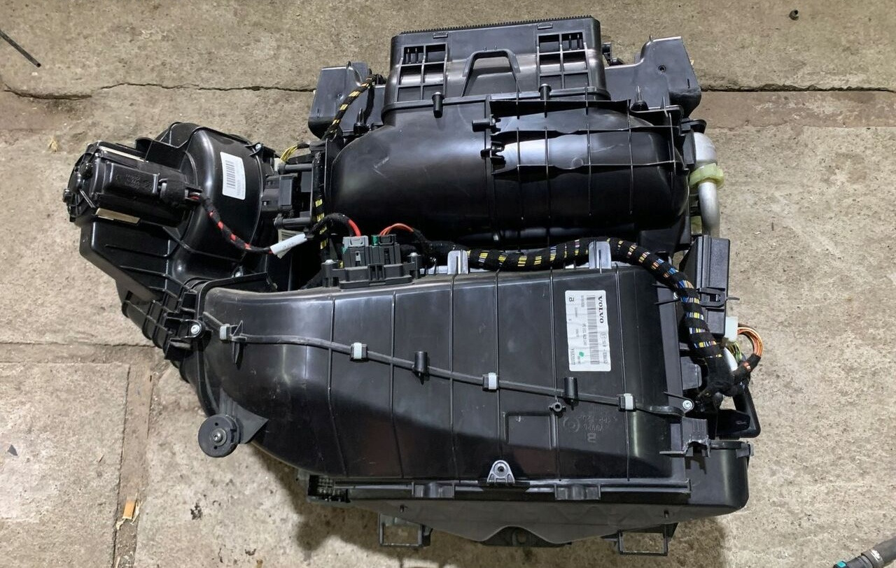 Volvo NAGRZEWNICA KOMPLETNA VOLVO FH 4 - Varme/ Ventilasjon for Lastebil: bilde 1 Volvo NAGRZEWNICA KOMPLETNA VOLVO FH 4 - Varme/ Ventilasjon for Lastebil: bilde 1