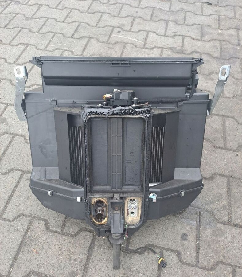 Volvo NAGRZEWNICA KOMPLETNA VOLVO FH FM 9 13 LIFT - Varme/ Ventilasjon for Lastebil: bilde 1 Volvo NAGRZEWNICA KOMPLETNA VOLVO FH FM 9 13 LIFT - Varme/ Ventilasjon for Lastebil: bilde 1