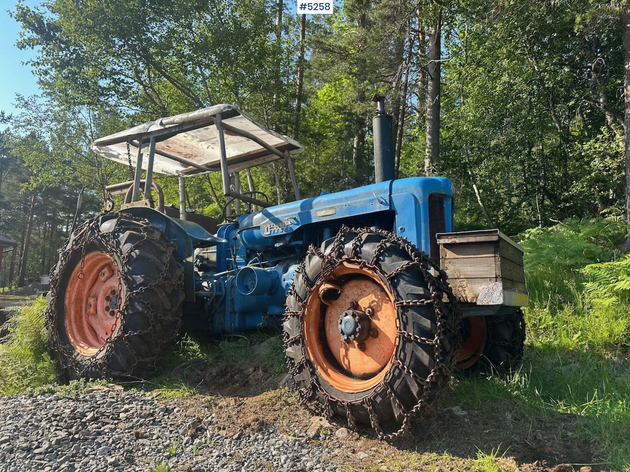 1963 Fordson Major 4x4 with splitter gearbox, Ako winch, and tire chains. SEE VIDEO. - Traktor: bilde 2 1963 Fordson Major 4x4 with splitter gearbox, Ako winch, and tire chains. SEE VIDEO. - Traktor: bilde 2