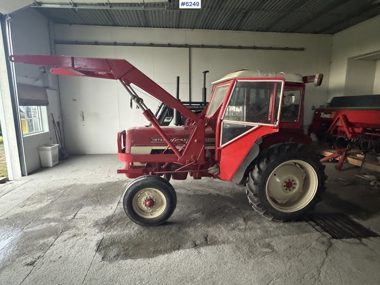 1973 International 444 w/ Bjørnerud loader and bucket. WATCH VIDEO - Traktor: bilde 2 1973 International 444 w/ Bjørnerud loader and bucket. WATCH VIDEO - Traktor: bilde 2