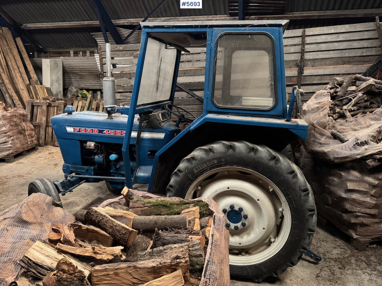 1975 Ford 4000 - Traktor: bilde 2 1975 Ford 4000 - Traktor: bilde 2