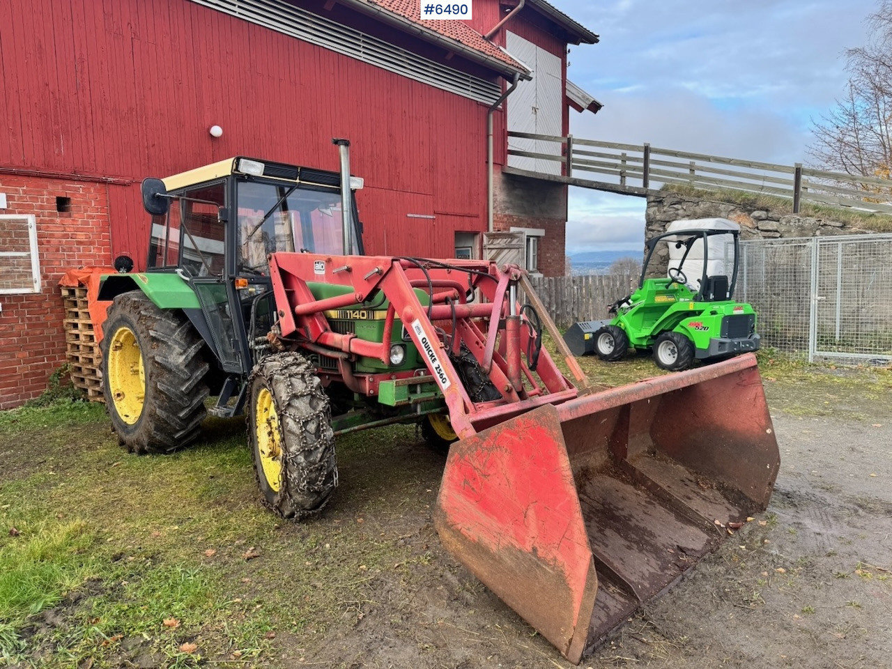 1980 John Deere 1140 w/ Front loader and bucket. - Traktor: bilde 1 1980 John Deere 1140 w/ Front loader and bucket. - Traktor: bilde 1