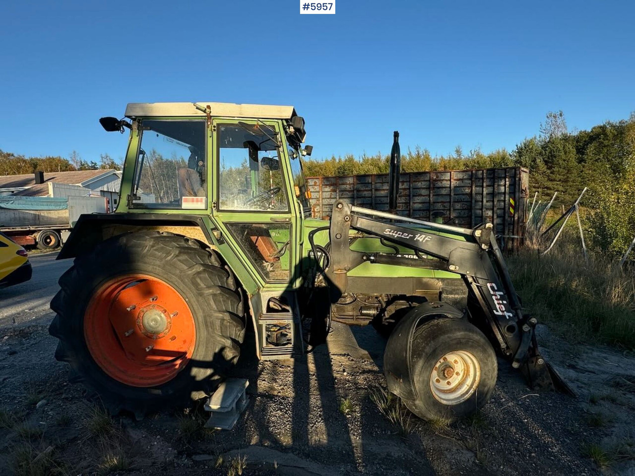 1982 Fendt 306LS 4x2 with front loader - Traktor: bilde 2 1982 Fendt 306LS 4x2 with front loader - Traktor: bilde 2