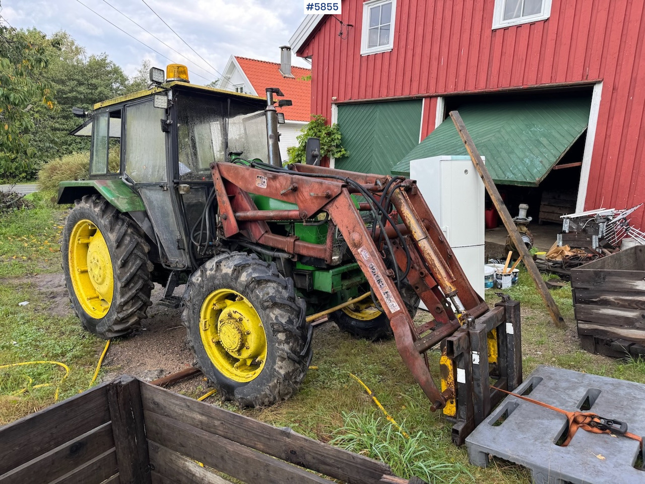 1982 John Deere 1140 with front loader and a parts tractor - Traktor: bilde 2 1982 John Deere 1140 with front loader and a parts tractor - Traktor: bilde 2