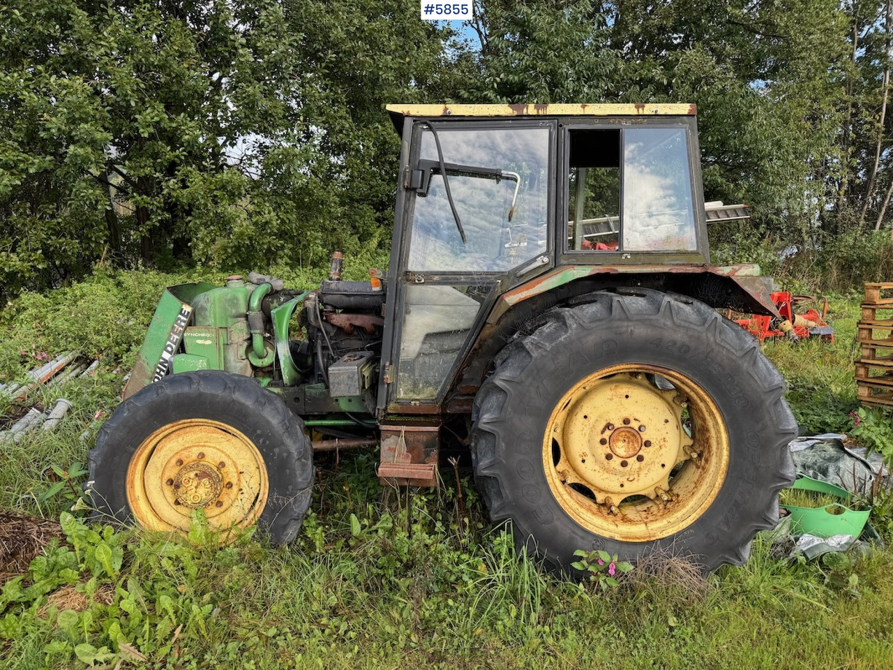 1982 John Deere 1140 with front loader and a parts tractor - Traktor: bilde 5 1982 John Deere 1140 with front loader and a parts tractor - Traktor: bilde 5