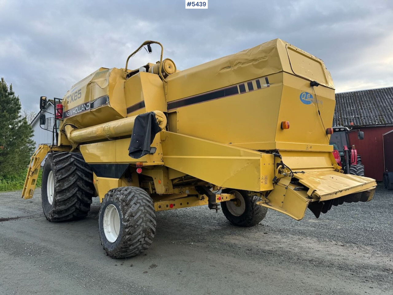 1995 New Holland TX65 m/ 20 fot skjærebord og henger - Skurtresker: bilde 4 1995 New Holland TX65 m/ 20 fot skjærebord og henger - Skurtresker: bilde 4
