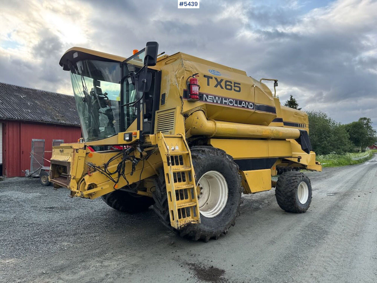 1995 New Holland TX65 m/ 20 fot skjærebord og henger - Skurtresker: bilde 2 1995 New Holland TX65 m/ 20 fot skjærebord og henger - Skurtresker: bilde 2