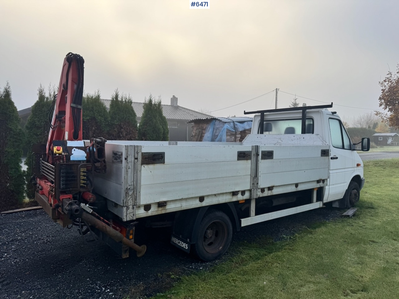 1996 Mercedes 412D Flatbed truck w/ Rear-mounted crane. - Varebil med plan: bilde 5 1996 Mercedes 412D Flatbed truck w/ Rear-mounted crane. - Varebil med plan: bilde 5