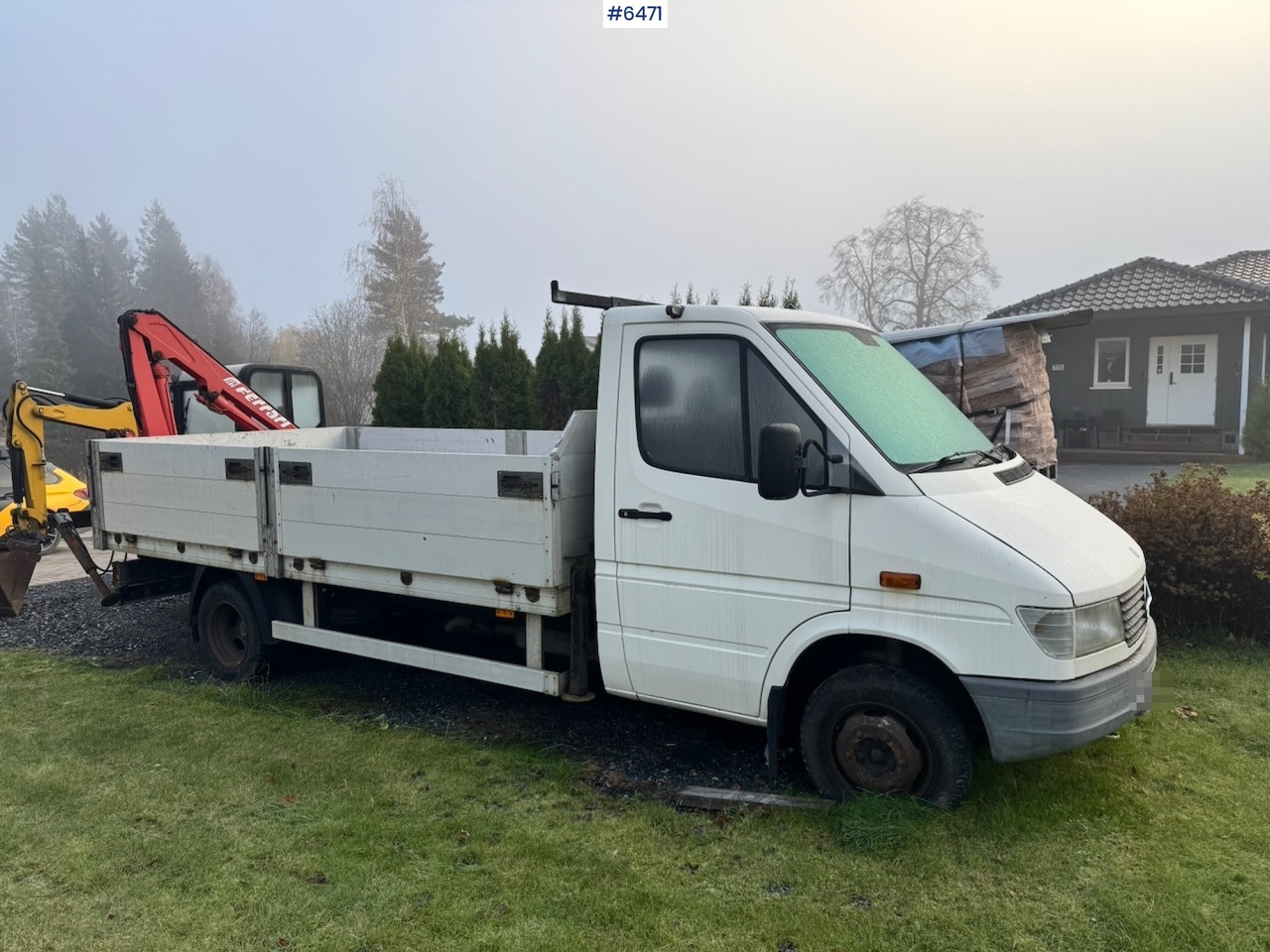 1996 Mercedes 412D Flatbed truck w/ Rear-mounted crane. - Varebil med plan: bilde 3 1996 Mercedes 412D Flatbed truck w/ Rear-mounted crane. - Varebil med plan: bilde 3