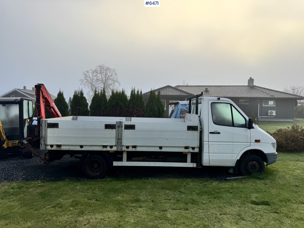 1996 Mercedes 412D Flatbed truck w/ Rear-mounted crane. - Varebil med plan: bilde 4 1996 Mercedes 412D Flatbed truck w/ Rear-mounted crane. - Varebil med plan: bilde 4