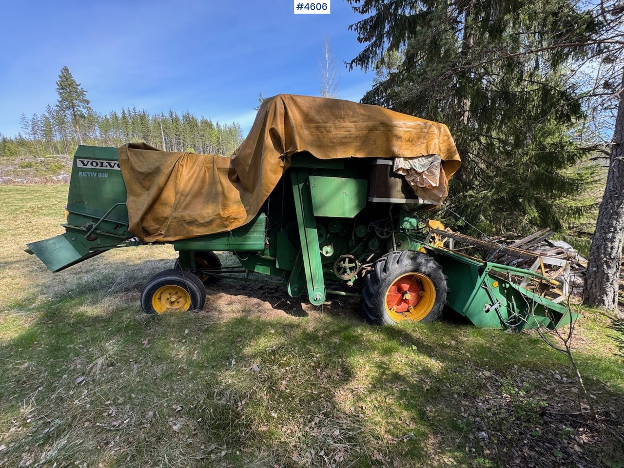 2 Volvo BM Aktiv 800 threshers - Skurtresker: bilde 2 2 Volvo BM Aktiv 800 threshers - Skurtresker: bilde 2