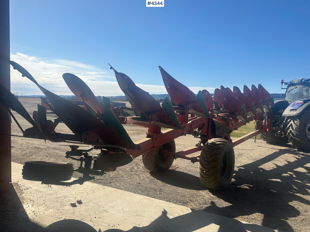 2000 Kverneland PL 100 8 skjærs vendeplog - Jordforbedring maskin: bilde 4 2000 Kverneland PL 100 8 skjærs vendeplog - Jordforbedring maskin: bilde 4