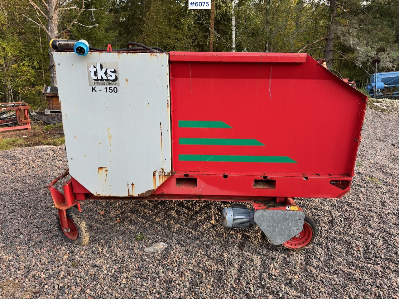2000 TKS K-150 Round bale cutter with wheel drive. - Grasutstyr: bilde 1 2000 TKS K-150 Round bale cutter with wheel drive. - Grasutstyr: bilde 1
