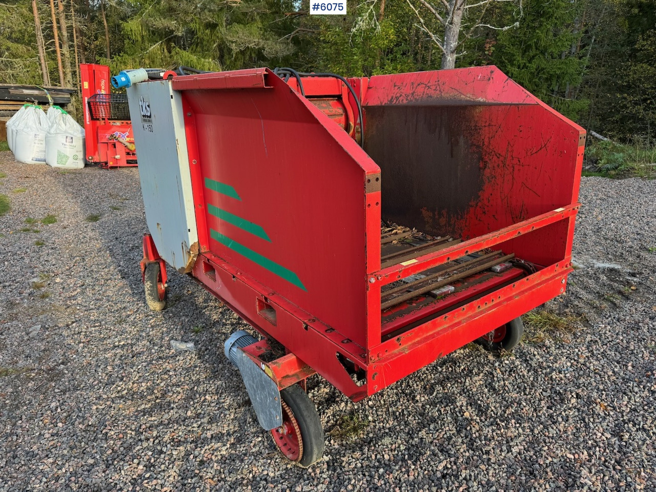 2000 TKS K-150 Round bale cutter with wheel drive. - Grasutstyr: bilde 3 2000 TKS K-150 Round bale cutter with wheel drive. - Grasutstyr: bilde 3