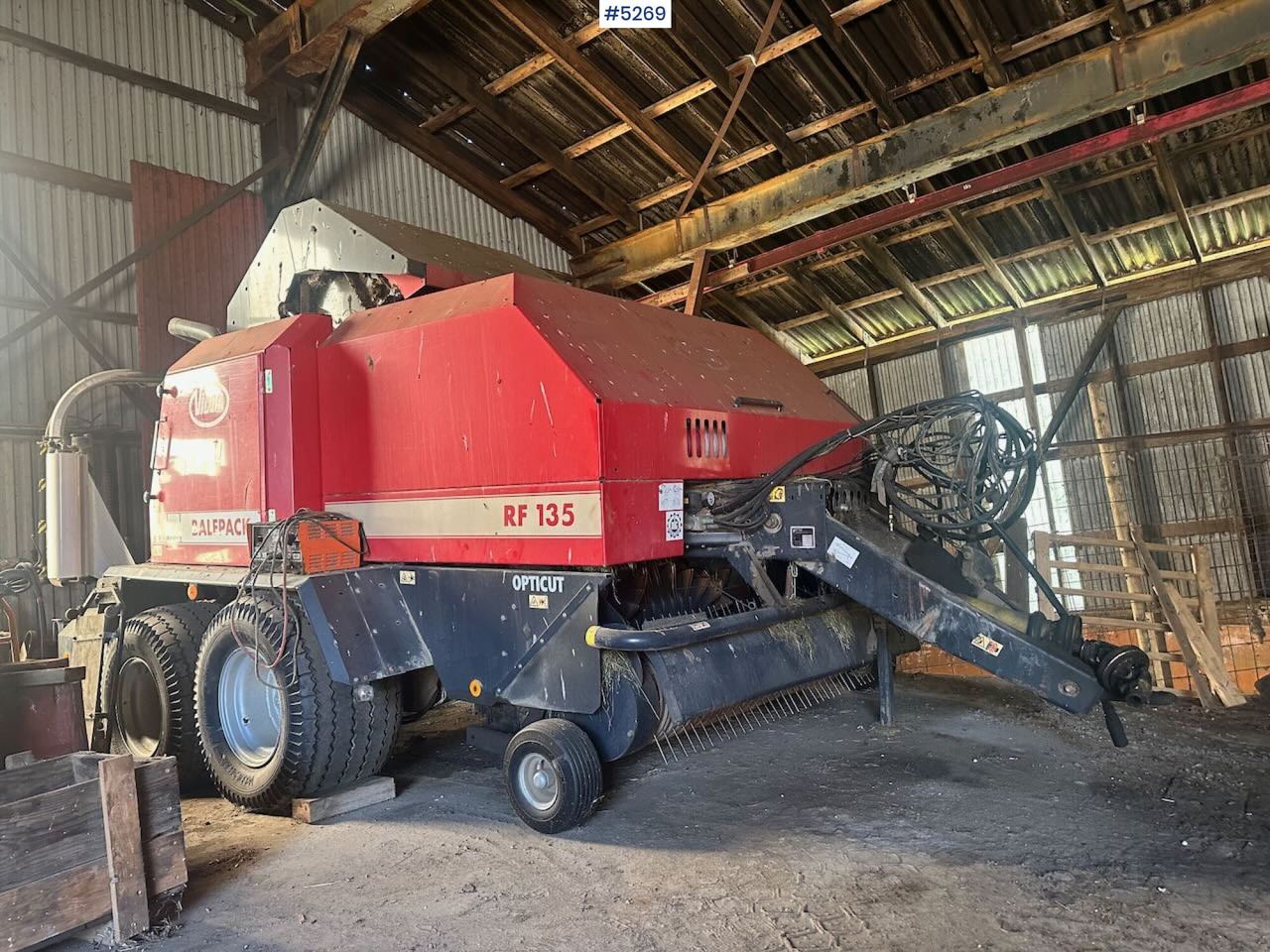 2003 Vicon RF 135 opticut round baler. - Grasutstyr: bilde 1 2003 Vicon RF 135 opticut round baler. - Grasutstyr: bilde 1