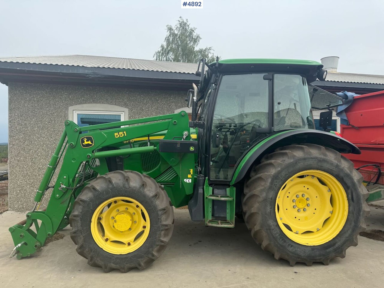 2004 John Deere 5720 4x4 w/ front loader - Traktor: bilde 2 2004 John Deere 5720 4x4 w/ front loader - Traktor: bilde 2