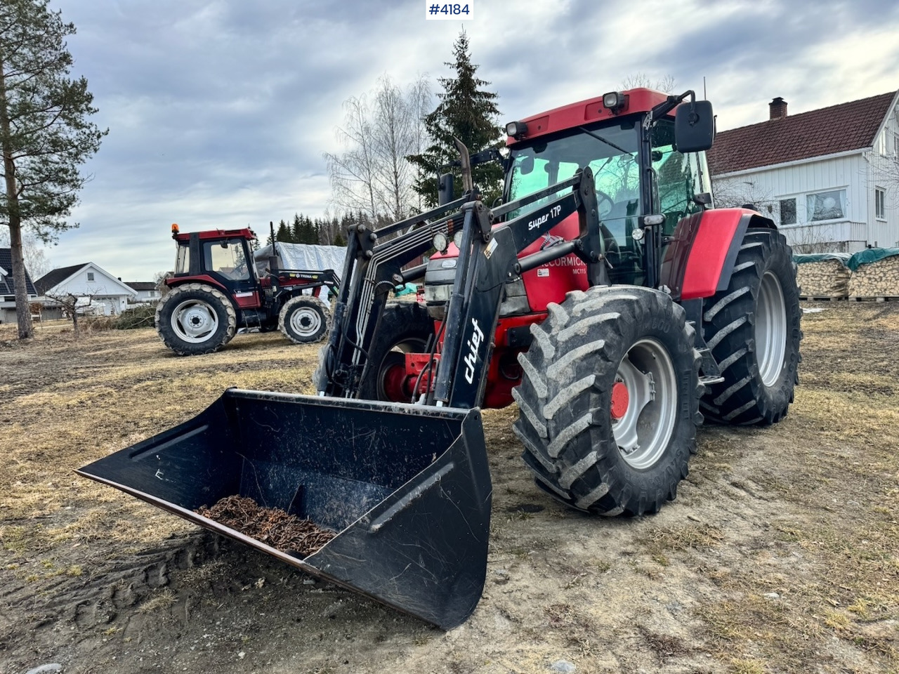 2004 McCormick MC115 4x4 w/ Front Loader and Bucket. - Traktor: bilde 1 2004 McCormick MC115 4x4 w/ Front Loader and Bucket. - Traktor: bilde 1