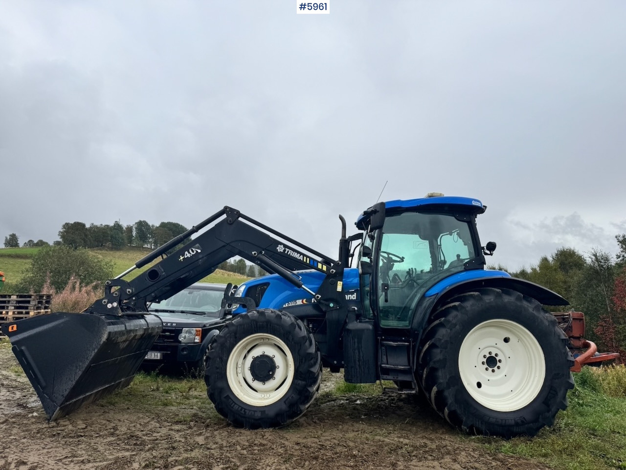 2004 New Holland TS115A with front loader - Traktor: bilde 1 2004 New Holland TS115A with front loader - Traktor: bilde 1