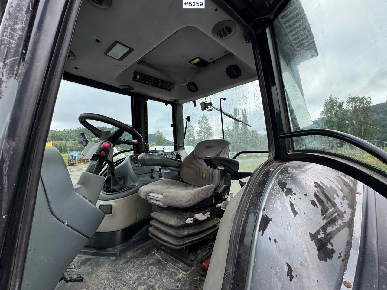 2004 Valtra M120-4 w/ loader and bucket - Traktor: bilde 5 2004 Valtra M120-4 w/ loader and bucket - Traktor: bilde 5