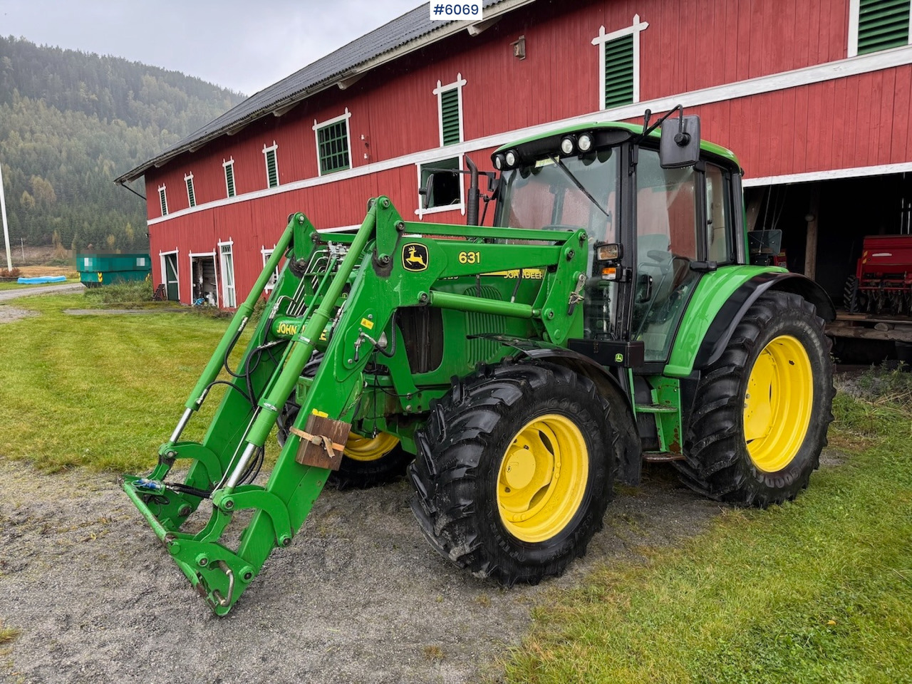 2006 John Deere 6320 w/ front loader, bucket, grapple, pallet fork and chains. Low hours!! - Traktor: bilde 4 2006 John Deere 6320 w/ front loader, bucket, grapple, pallet fork and chains. Low hours!! - Traktor: bilde 4