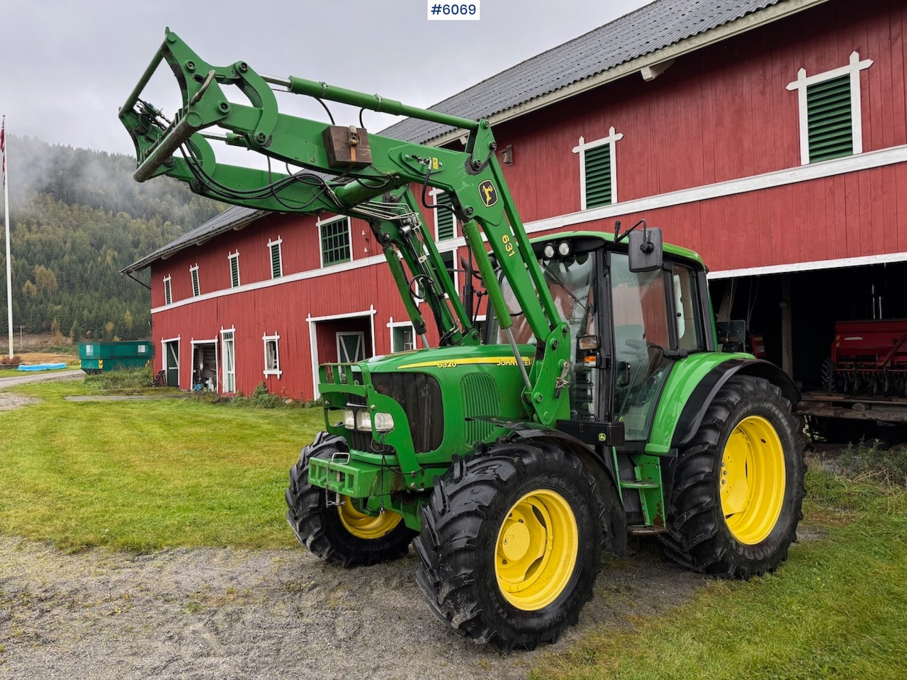 2006 John Deere 6320 w/ front loader, bucket, grapple, pallet fork and chains. Low hours!! - Traktor: bilde 3 2006 John Deere 6320 w/ front loader, bucket, grapple, pallet fork and chains. Low hours!! - Traktor: bilde 3