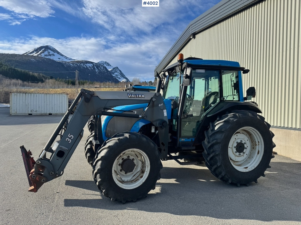 2006 Valtra A95-4 4x4 w/ Front loader. 2700 hours! - Traktor: bilde 1 2006 Valtra A95-4 4x4 w/ Front loader. 2700 hours! - Traktor: bilde 1