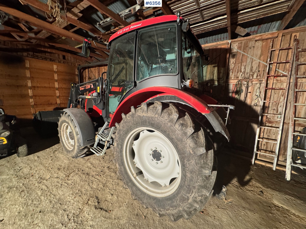2008 Zetor 8541 Proxima Plus with loader, pallet forks, and snow bucket. Only 1,452 hours! - Traktor: bilde 5 2008 Zetor 8541 Proxima Plus with loader, pallet forks, and snow bucket. Only 1,452 hours! - Traktor: bilde 5