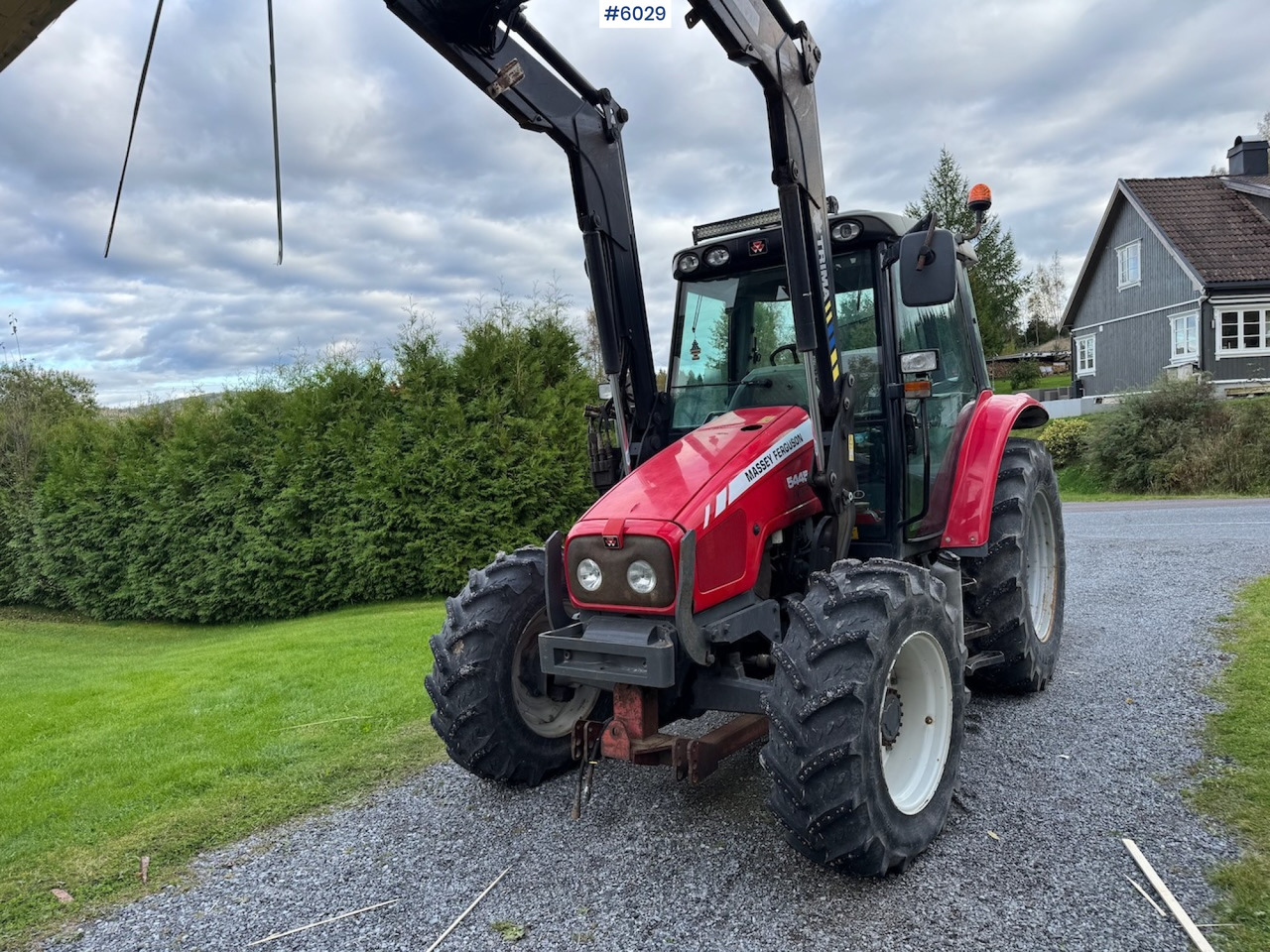 2010 Massey Ferguson 5445 with Front Loader - Traktor: bilde 2 2010 Massey Ferguson 5445 with Front Loader - Traktor: bilde 2