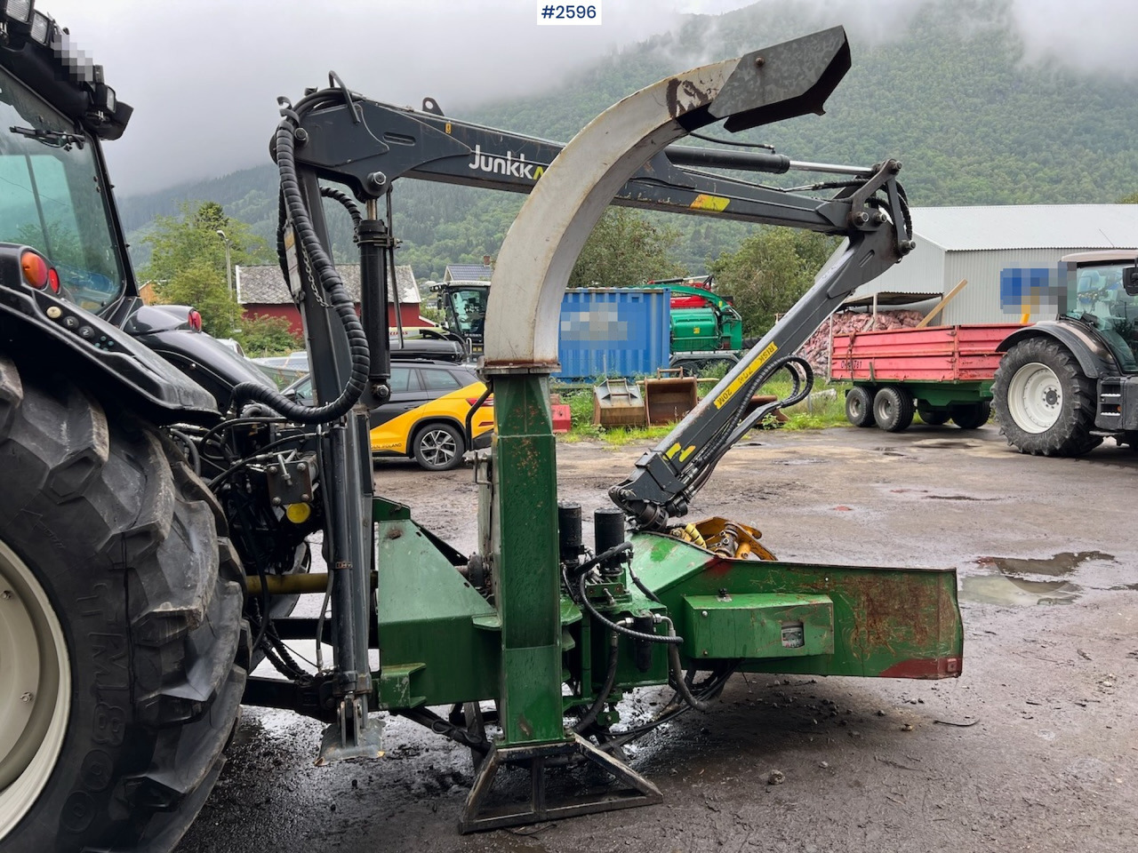 2010 Valtra T182 Versu Tractor w/ 2015 NHS 300E Chipper and 2015 Junkkari P4169 Crane - Traktor: bilde 5 2010 Valtra T182 Versu Tractor w/ 2015 NHS 300E Chipper and 2015 Junkkari P4169 Crane - Traktor: bilde 5