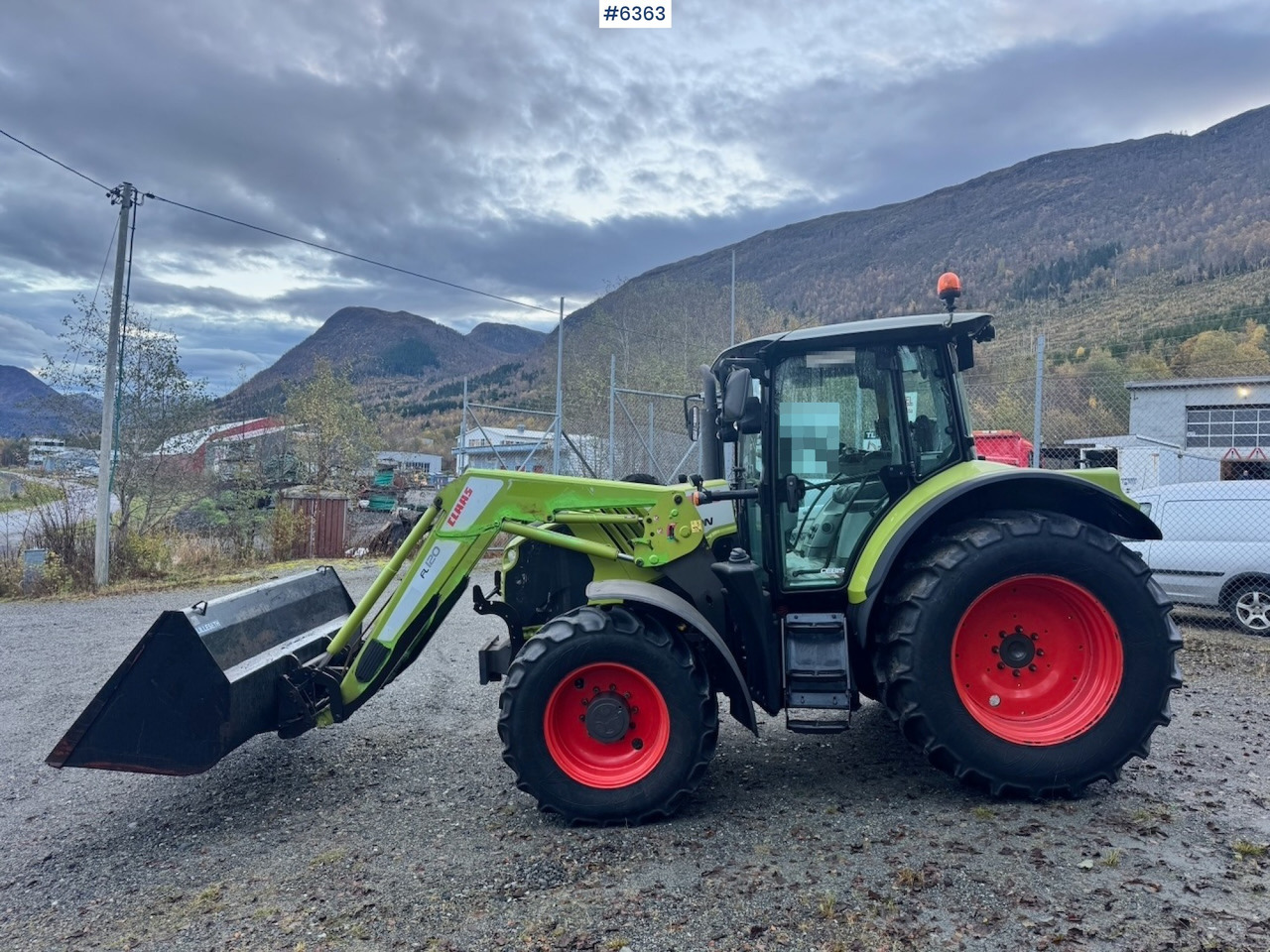 2013 Claas Arion 550 w/ Front loader, Bucket, forks and rear cutters. 1110 hours! - Traktor: bilde 4 2013 Claas Arion 550 w/ Front loader, Bucket, forks and rear cutters. 1110 hours! - Traktor: bilde 4