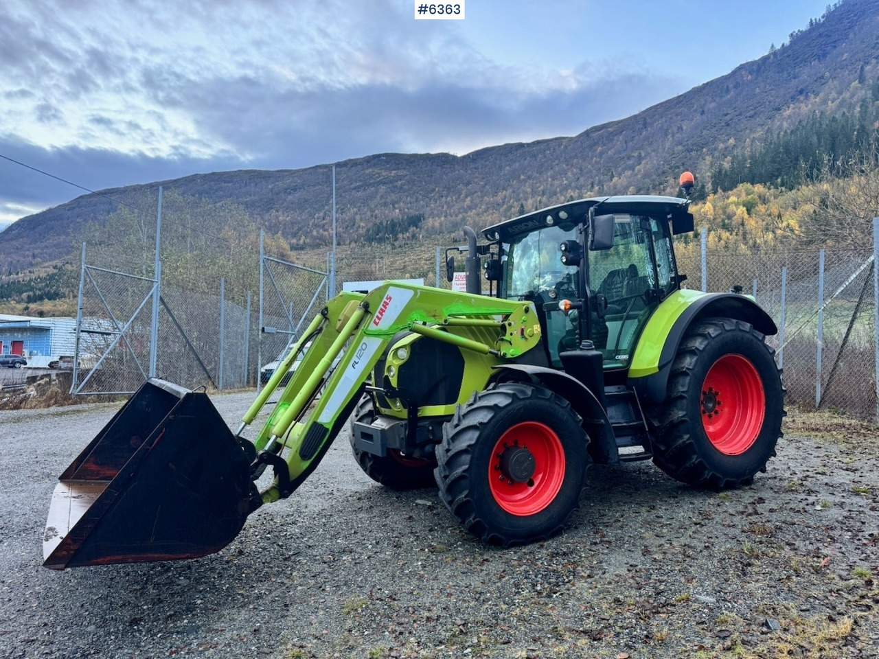2013 Claas Arion 550 w/ Front loader, Bucket, forks and rear cutters. 1110 hours! - Traktor: bilde 3 2013 Claas Arion 550 w/ Front loader, Bucket, forks and rear cutters. 1110 hours! - Traktor: bilde 3